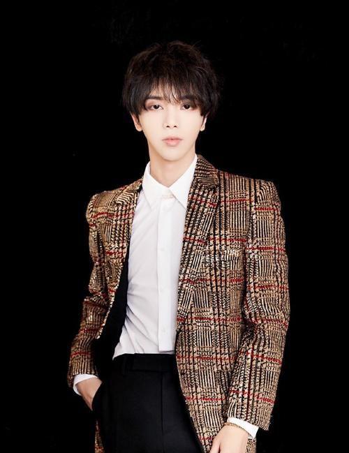 明星爆料张凌赫视频播放,揭秘明星背后的真实生活